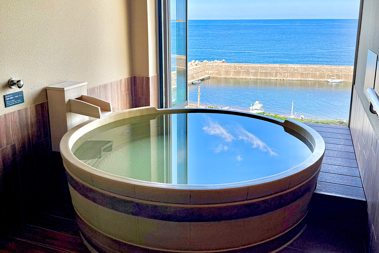 貸切露天風呂 佐渡の名物『たらい船の湯』